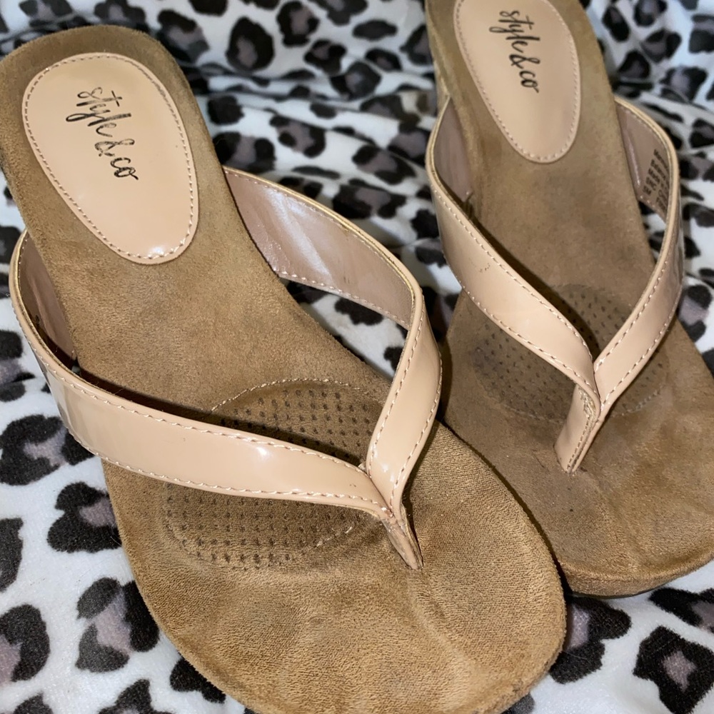 Simple wedge sandals